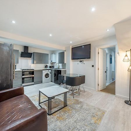 Two Bed Home In The Heart Of อีแกม ภายนอก รูปภาพ