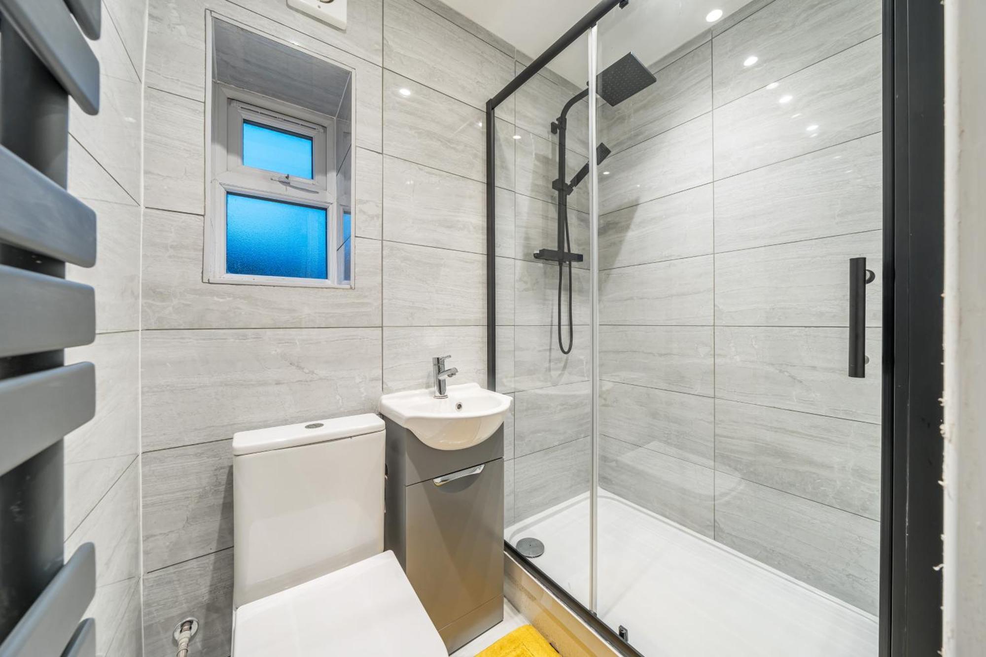 Two Bed Home In The Heart Of อีแกม ภายนอก รูปภาพ